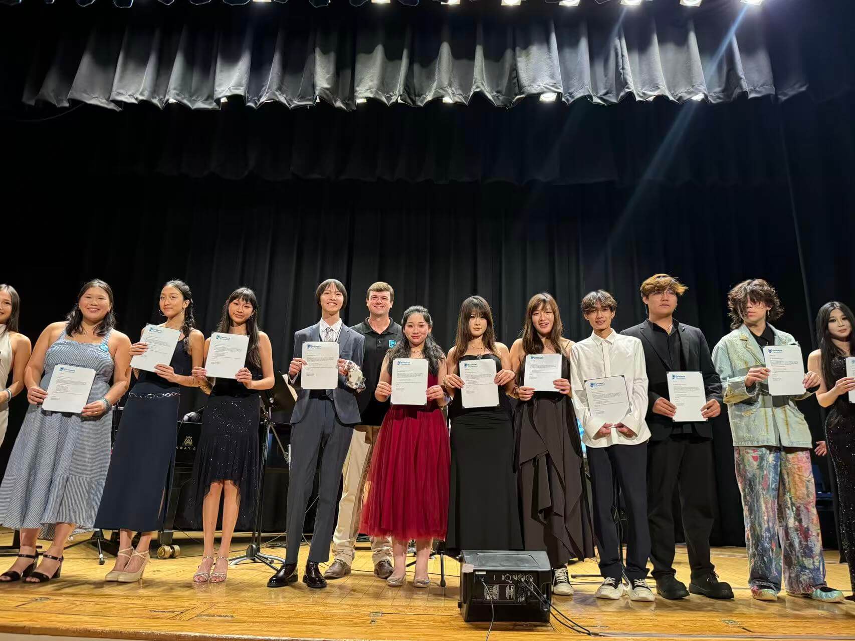 Group photo after the concert